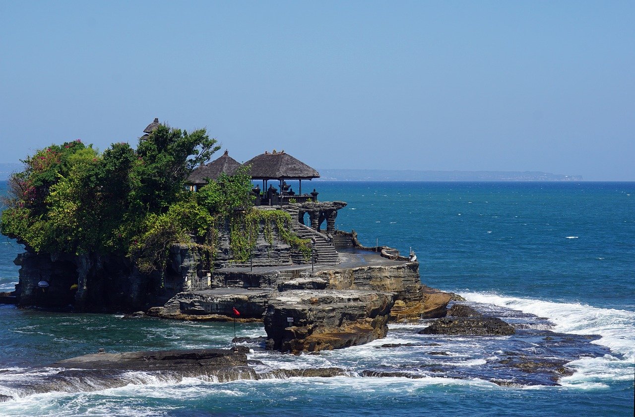 tanha lot temple 