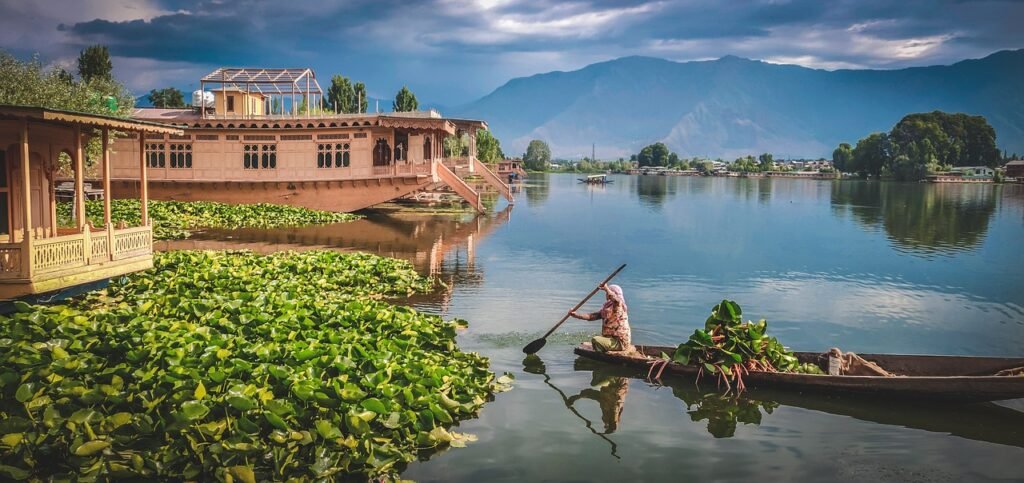 house boat dal lake
